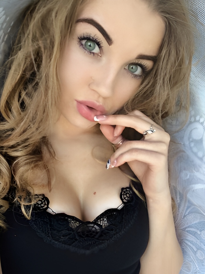 Элеонора привлекательная девушка из Жуковского цена от 2000 руб