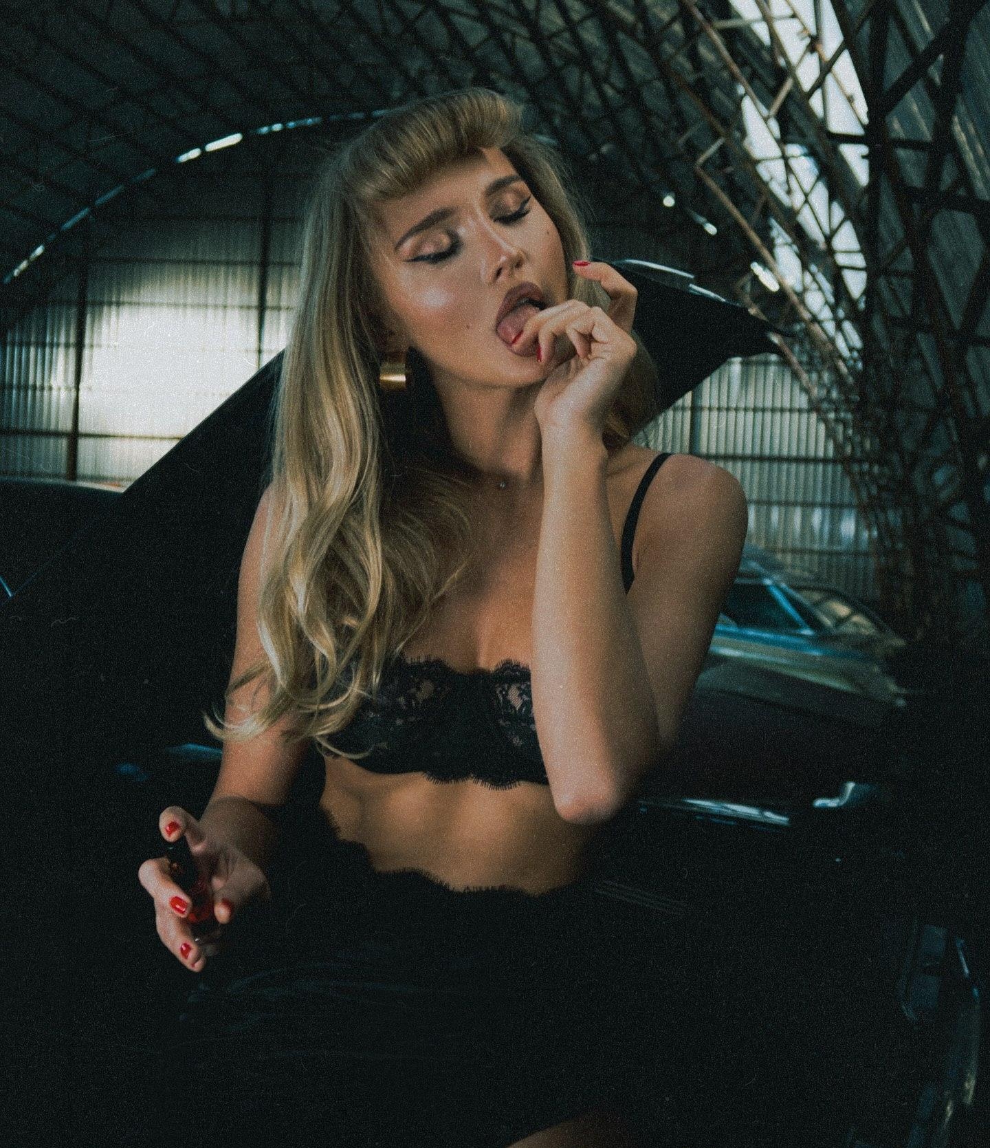 Вика привлекательная девушка из Жуковского цена от 7000 руб